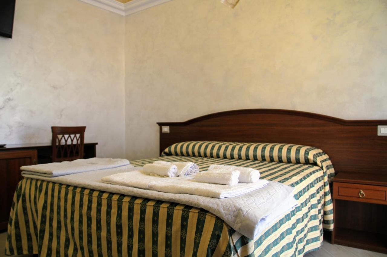 Rooms Dimora Arco - Affitti Brevi Italia Monte SantʼAngelo Buitenkant foto