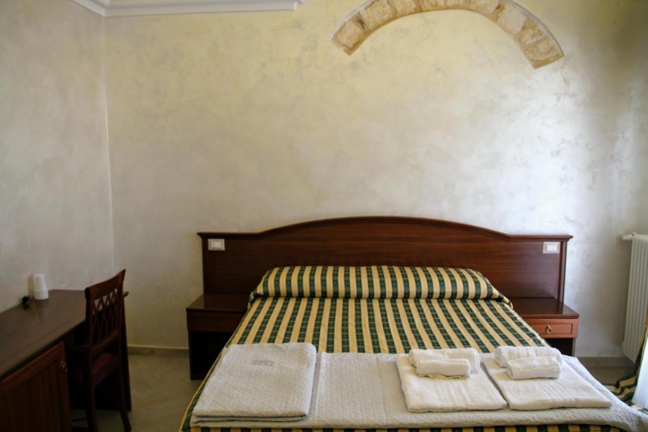 Rooms Dimora Arco - Affitti Brevi Italia Monte SantʼAngelo Buitenkant foto