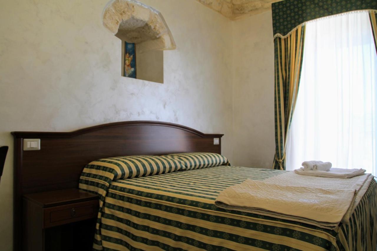 Rooms Dimora Arco - Affitti Brevi Italia Monte SantʼAngelo Buitenkant foto